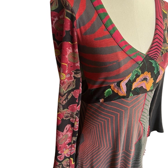 Desigual Red and Black A-Line V-Neck Bell Sleeve Dress size small with details - Picture 5 of 10